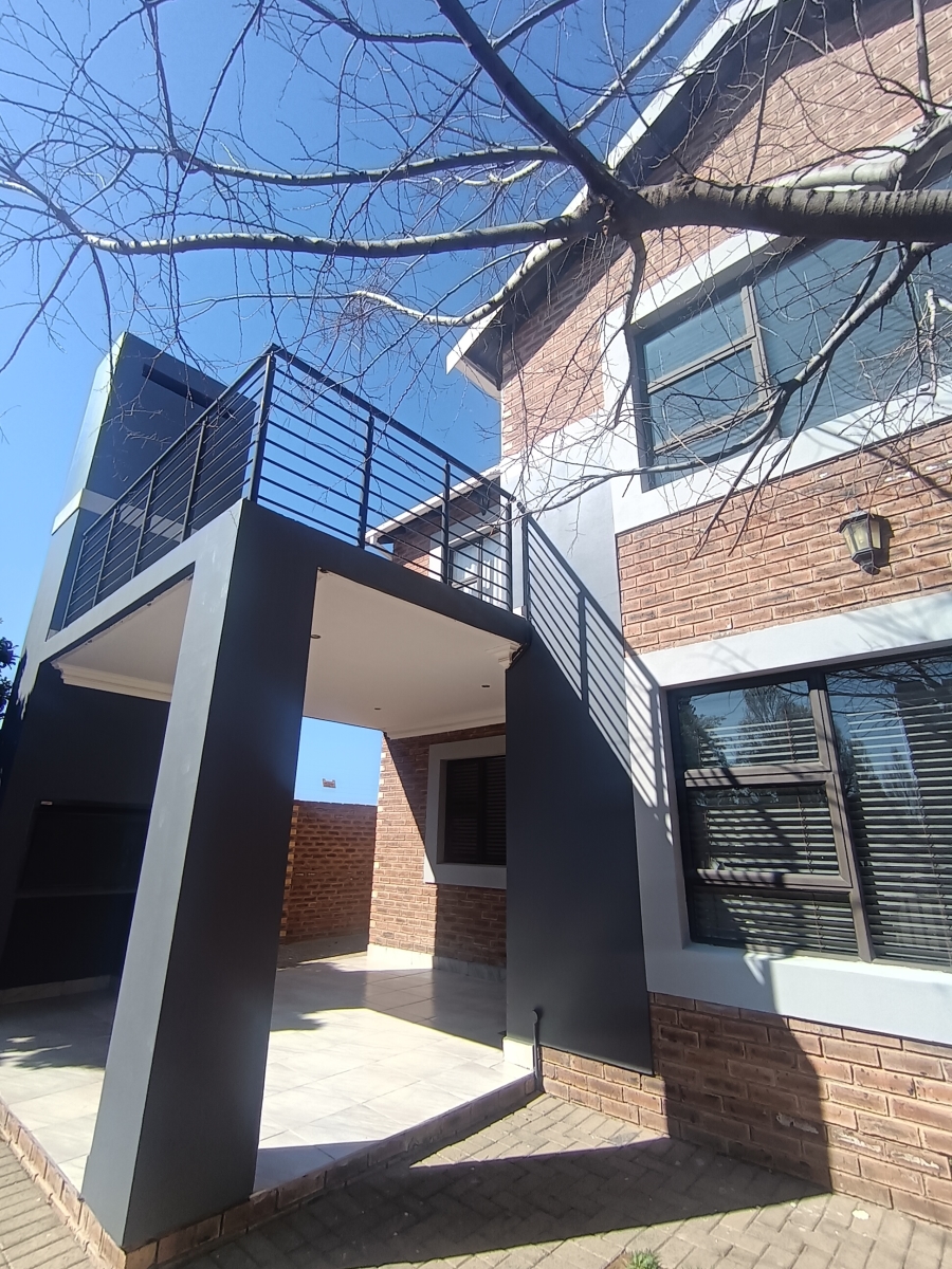 3 Bedroom Property for Sale in Heuwelsig Free State